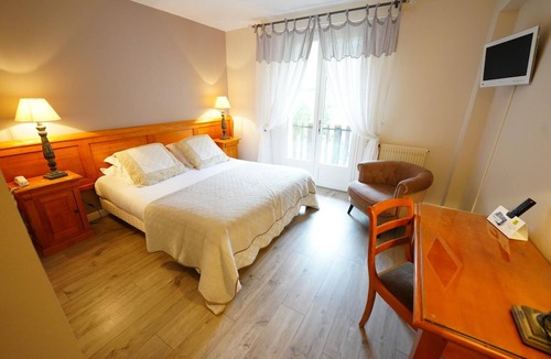 Saint-Jacques-des-Blats Hotel | Le Griou