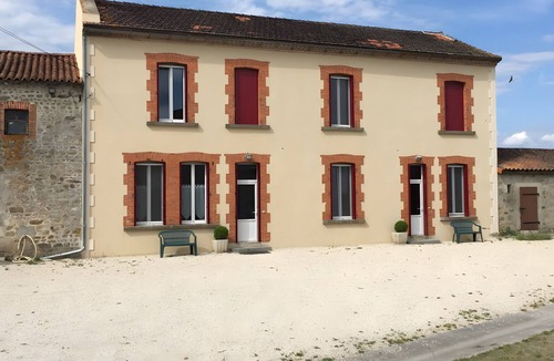 Lathus-Saint-Remy House | Le petit gîte de la Bredanchère – Tranquillity in the Countryside