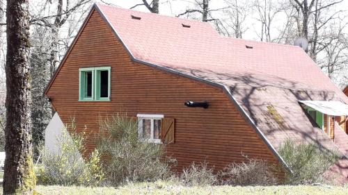 Champagnat Ski Chalet | Les chalets au bord de l'étang de Malleteix