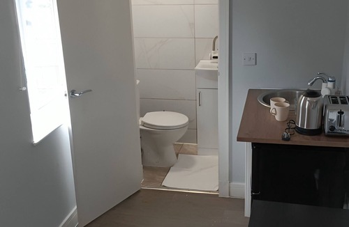 Stonebridge House | Letzi private en-suite Room, Near Wembley stadium