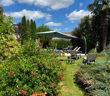 La Coquille Hotel | Logis Hôtel-Restaurant Les Voyageurs