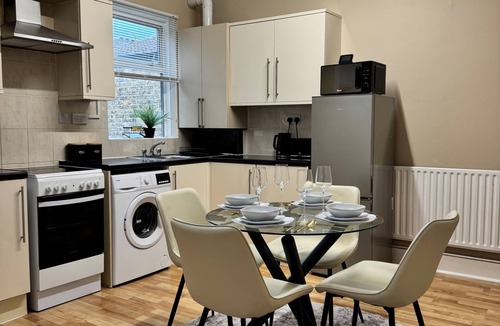 Walpole Apartment | London City Apartment - Modern & Cozy Stay