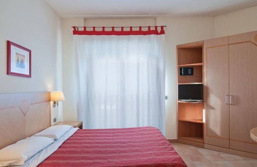 Zona XXX Castel Fusano Apartment | Long Stay Comfort Apartment with backyard Rome Area Residence