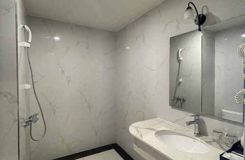 Ngo Quyen Hotel | Lotus Hotel & Apartment