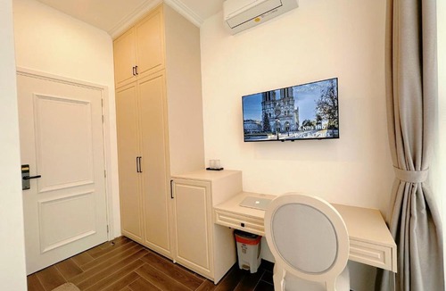 District 3 Apartment | Louis House