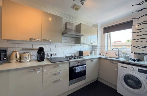 Canonbury Apartment | Lovely 2BDR Flat with Balcony in Vibrant Islington