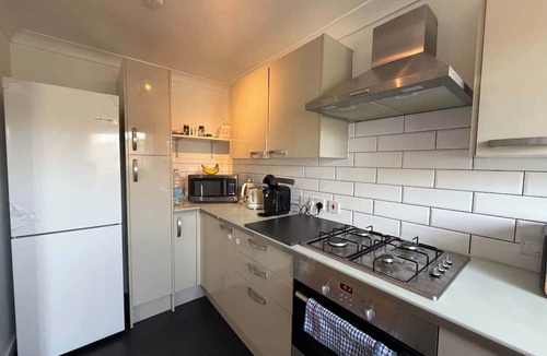 Canonbury Apartment | Lovely 2BDR Flat with Balcony in Vibrant Islington