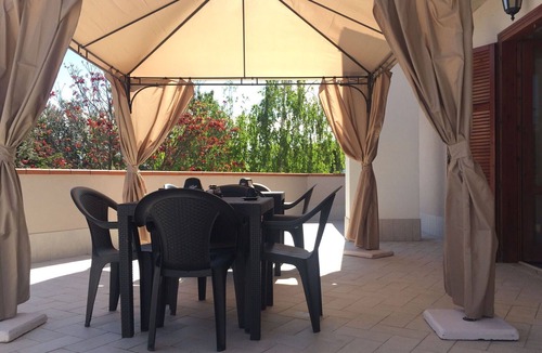 Roseto degli Abruzzi Villa | Lovely apartment in villa for 2 people with A/C, WIFI, TV and patio