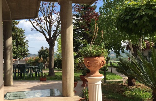 Roseto degli Abruzzi Villa | Lovely apartment in villa for 2 people with A/C, WIFI, TV and patio