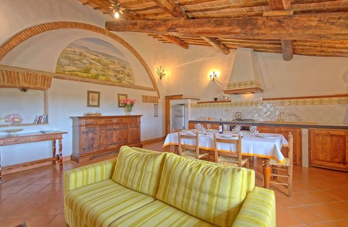 Monteroni d'Arbia Apartment | Lovely apartment for 5 guests with WIFI, pool and panoramic view, close to Siena