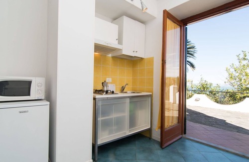 Casamicciola Terme Villa | Lovely apartment in villa for 12 people with WIFI, TV, patio and parking