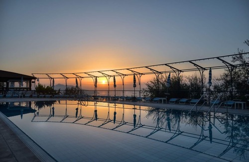 Termini Apartment | Lovely apartment with A/C, pool, WIFI, TV, terrace, panoramic view and parking, close to Sorrento