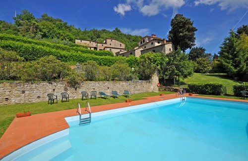 Capolona Apartment | Lovely apartment for 2 guests with pool, WIFI, TV, panoramic view and parking, close to Arezzo