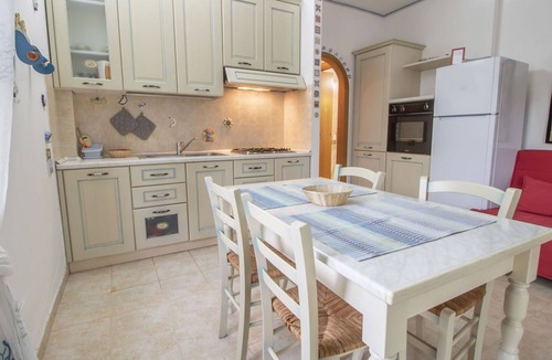 Fondi Apartment | Lovely apartment for 6 guests with A/C, WIFI, TV, terrace and pets allowed
