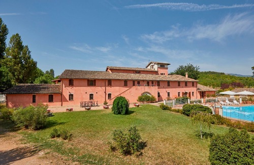 San Brizio Apartment | Lovely apartment for 4 people with WIFI, pool, TV and pets allowed, close to Spoleto