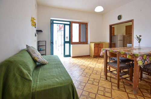 Casal Velino Apartment | Lovely apartment in Casal Velino with WiFi