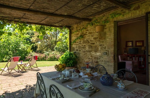 Scansano Villa | Lovely apartment in villa for 4 guests with WIFI, TV, terrace, pets allowed and parking