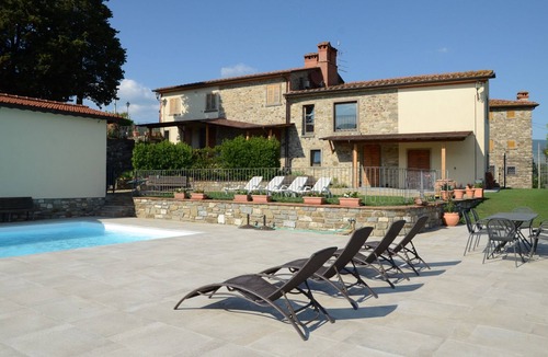Capolona Apartment | Lovely apartment with WIFI, pool, TV, pets allowed and panoramic view, close to Arezzo