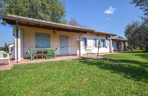Pescia Romana House | Lovely home in Pescia Romana with WiFi