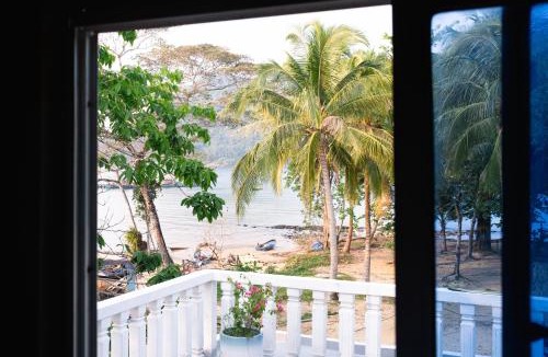 Koh Rong Sanloem Hostel | Lovesick Hostel & Bar Mpai Bay