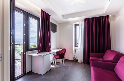 Pofi Hotel | Lual Bleisure Hotel