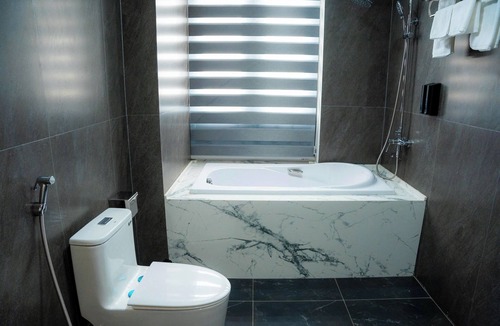 Ha Dong Hotel | Lumi Sky Hotel HN by BAY LUXURY
