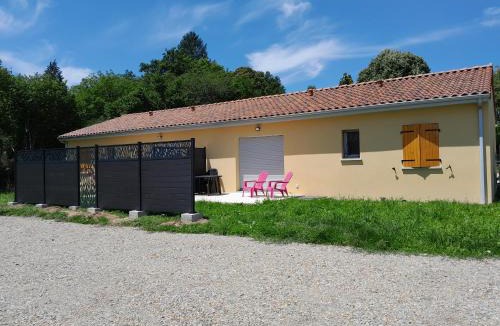Saint-Pardoux House | Lumineuse maison neuve, cosy,67m², 2 Chambres/6 couchages 1km Lac, 200m du bourg. Vue paisible, sur la nature
