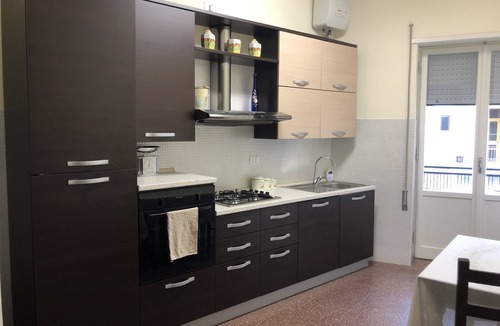 Fondi Apartment | Luminoso appartamento con 2 camere da letto, Fondi