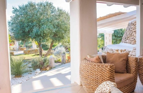 Torricella Peligna Villa | Lush Garden Villa Few Steps Away From Sea