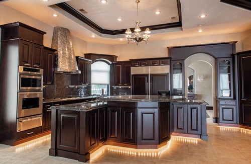 Mitchell Villa | Luxe 10000sqf Estate - Event Venue/Pheasant Hunting/Sleeps 18/9 Beds/6.5 Bath