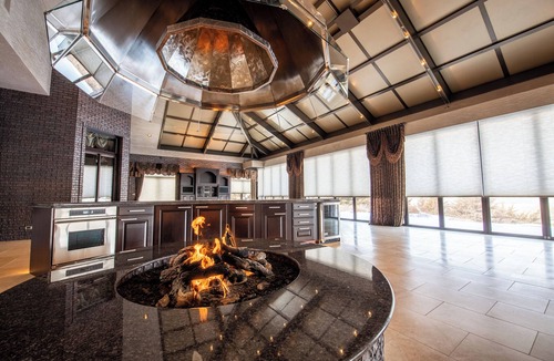 Mitchell Villa | Luxe 10000sqf Estate - Event Venue/Pheasant Hunting/Sleeps 18/9 Beds/6.5 Bath
