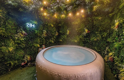 Uxbridge South House | Luxe 5BR Family Retreat w/Hot Tub & Pool Table
