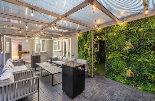 Uxbridge South House | Luxe 5BR Family Retreat w/Hot Tub & Pool Table