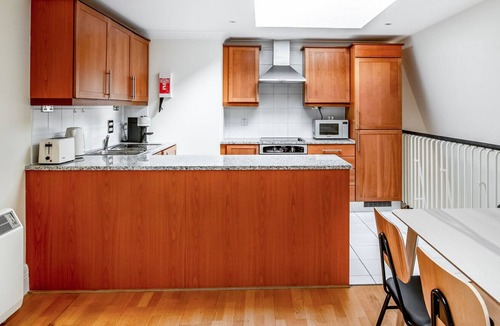 Bishop's Apartment | Luxe South Bank Triplex 2BR w/ Balcony, near London Eye, by Blueground