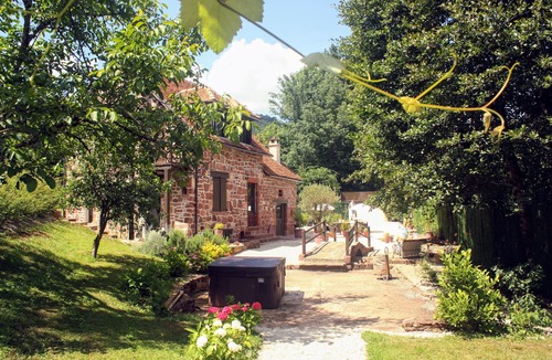 Collonges-la-Rouge House | Luxurious 17th century mill entirely renovated.jakuzzi,Clim,wifi swimming pool.