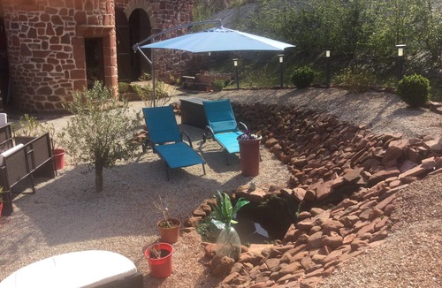 Collonges-la-Rouge House | Luxurious 17th century mill entirely renovated.jakuzzi,Clim,wifi swimming pool.