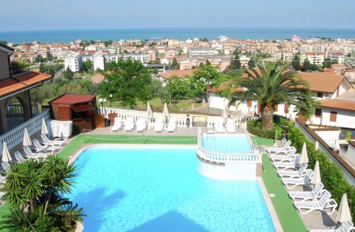 Tortoreto Lido House | Luxurious Holiday Home in Tortoreto with Pool