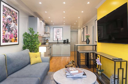 Holborn and Covent Garden Apartment | Luxury 1-Bed Near Covent Garden · Sleeps 4 · Lift