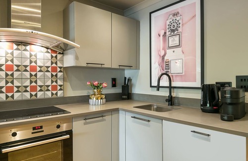Holborn and Covent Garden Apartment | Luxury 1-Bed Near Covent Garden · Sleeps 4 · Lift