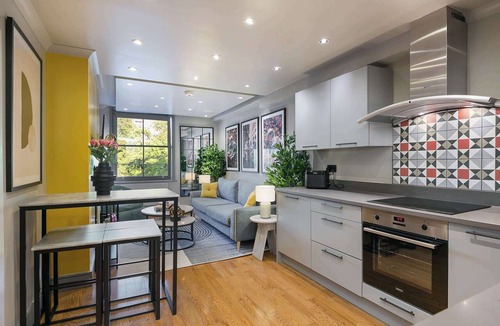 Holborn and Covent Garden Apartment | Luxury 1-Bed Near Covent Garden · Sleeps 4 · Lift