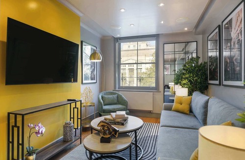 Holborn and Covent Garden Apartment | Luxury 1-Bed Near Covent Garden · Sleeps 4 · Lift