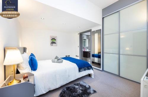 West Kensington Apartment | Luxury 2BR 2Bath Flat Walk to Tube West Ken