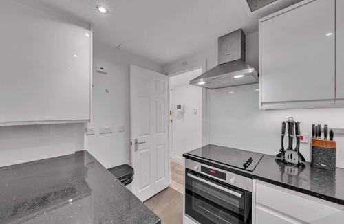 Brompton & Hans Town Apartment | Luxury 3-Bedroom apartment next to Harrods