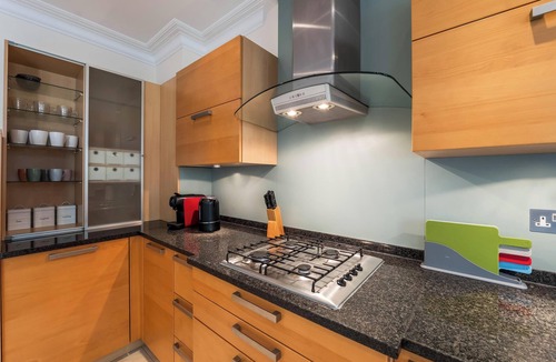 Kew House | Luxury 5BR Home | Concierge, Parking & Garden