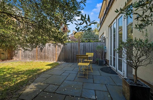 Kew House | Luxury 5BR Home | Concierge, Parking & Garden