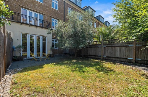 Kew House | Luxury 5BR Home | Concierge, Parking & Garden