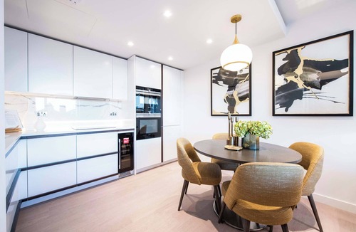 Paddington Apartment | Luxury 5th floor 2 bed with Balcony