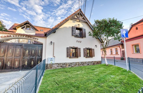 Vladeni Ski Chalet | Luxury Chalet with private swimmingpool located in residential Saxon area