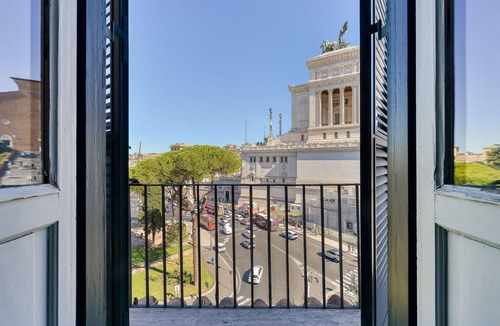 Campitelli Apartment | Luxury Dolce Vita Dream Ara Coeli Escape