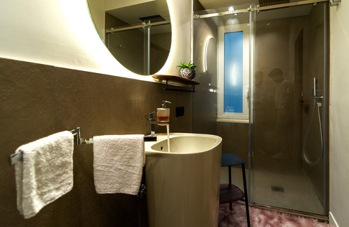 Vasto Hotel | Luxury Ischia in Naples station train